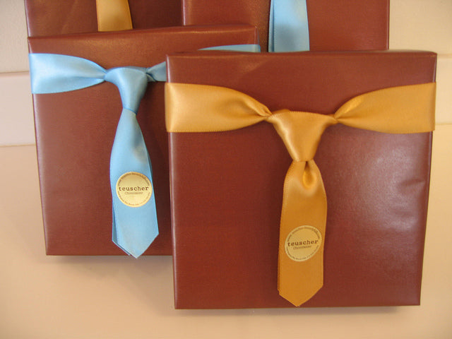 DIY :: Bow "Tie" Gift Wrapping for Father's Day