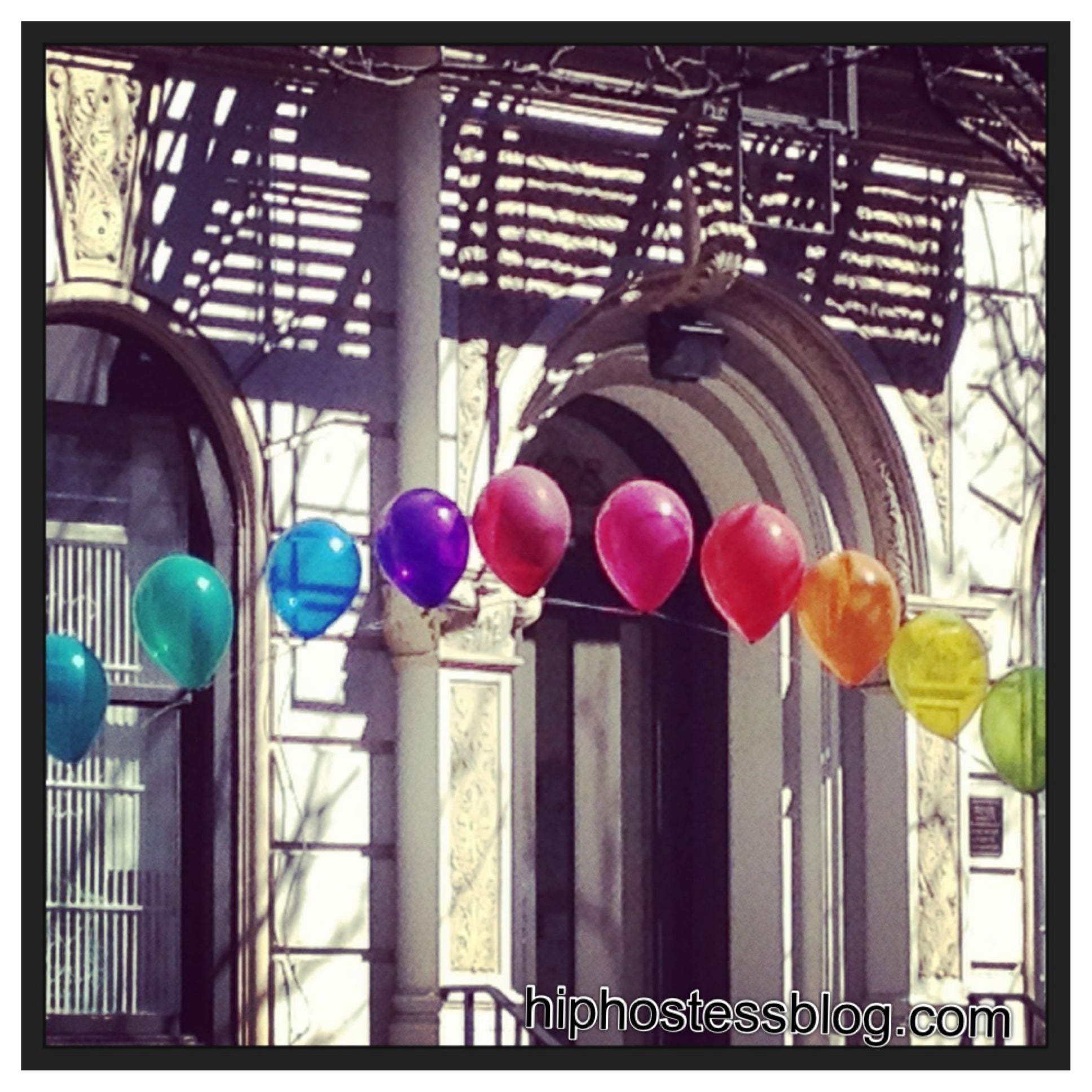 rainbow balloon banner tutorial how-to arch